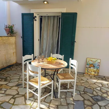 Octopus Garden, Koralli Apartman