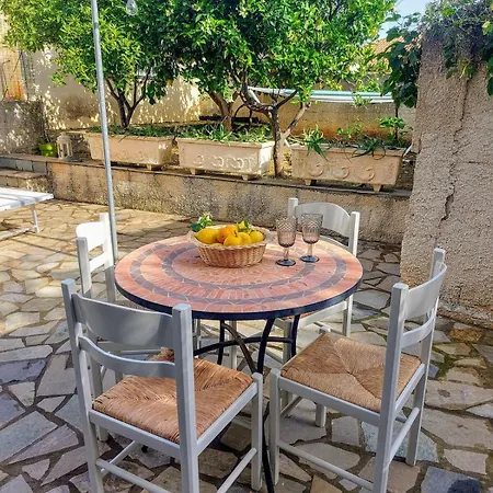 Octopus Garden, Koralli Apartment Travliata